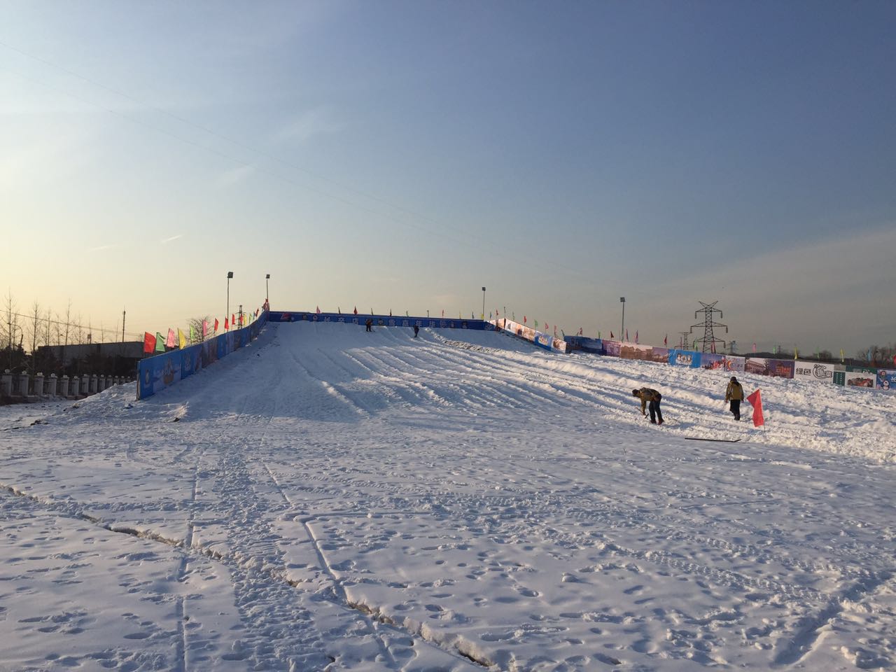 北京朝陽店冰雪樂園成功開幕，河北迪特加油助威