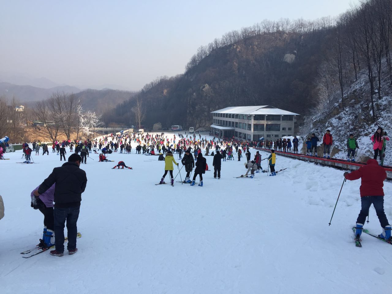河南平頂山大峽谷滑雪場游樂場成功開幕，河北迪特加油助威