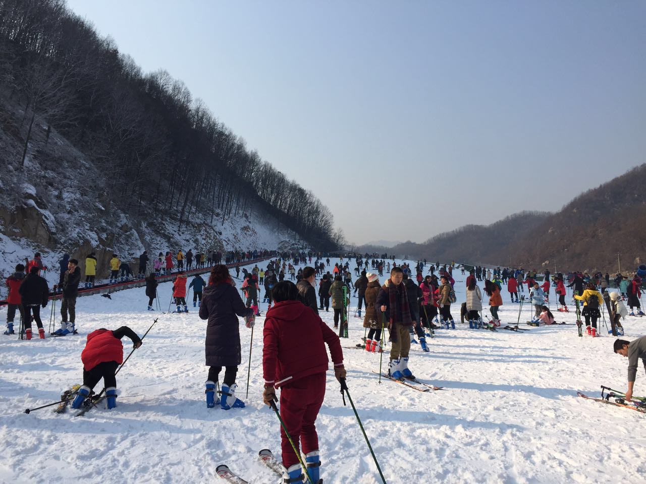 河南平頂山大峽谷滑雪場游樂場成功開幕，河北迪特加油助威
